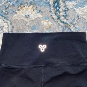 Aritzia TnAction biker shorts